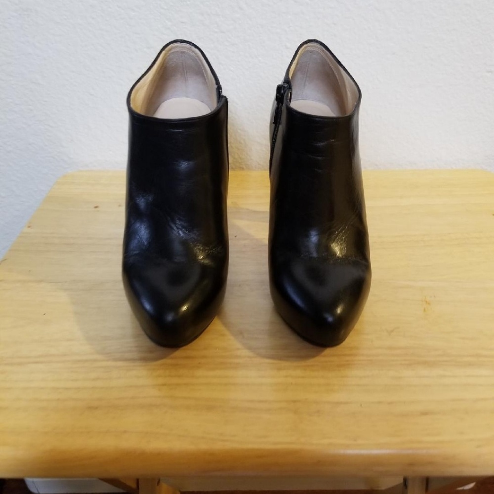 CHRISTIAN LOUBOUTIN RED BOTTOMS (SIZE) 5.5